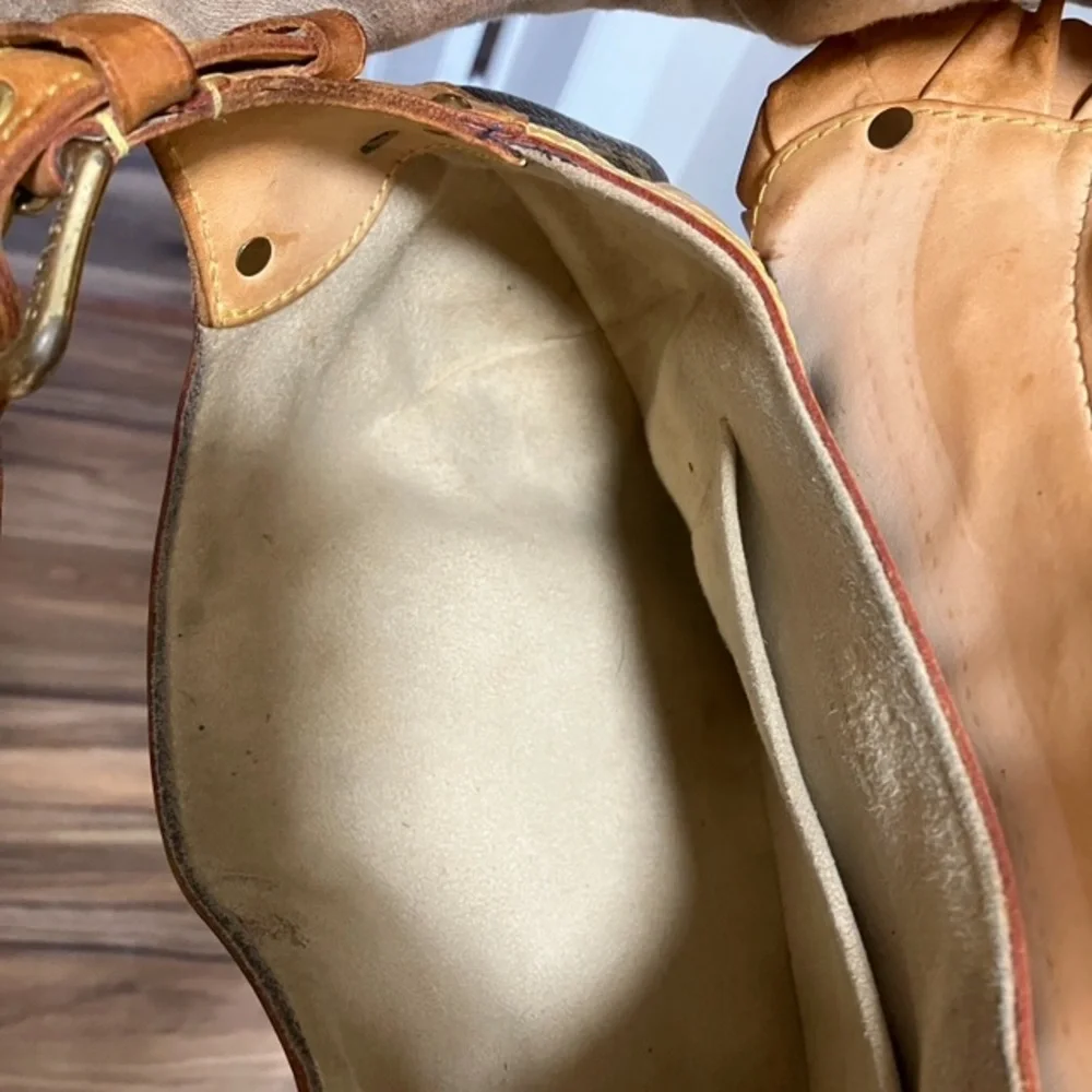 Authentic Louis Vuitton Leonor. Extra Strap Included. - Picture 6 of 10